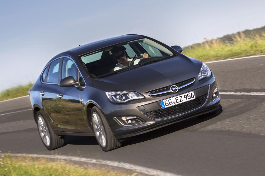  Opel Astra Sedan 2013 года  (фото 28 из 30)